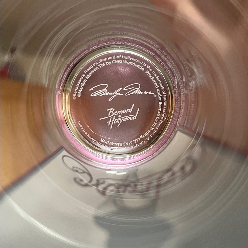Marilyn Monroe Collectible Glass Set - Picture 6 of 6